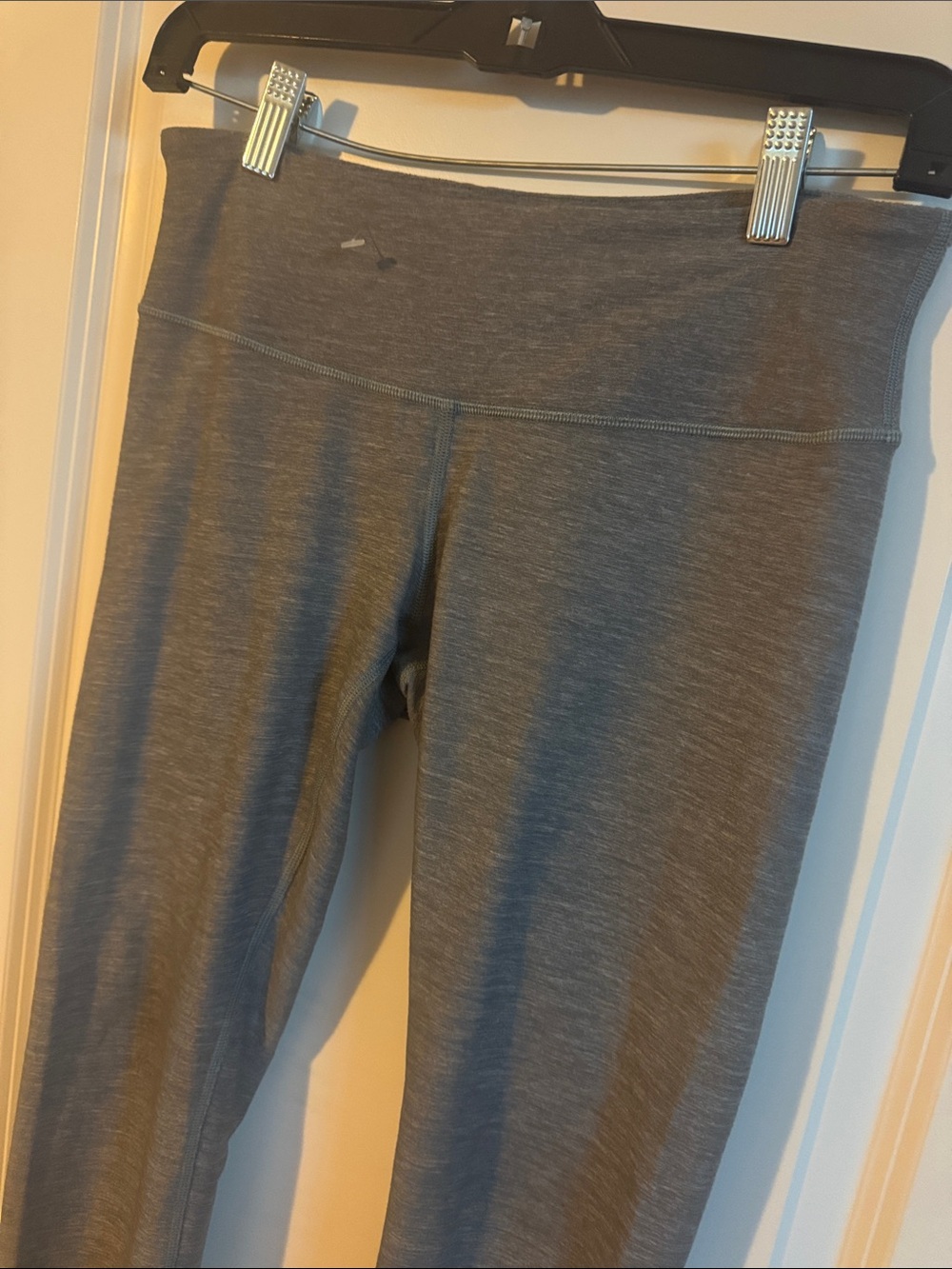 Lululemon Women's Align cropped pants activewear heather Gray Size 6 EUC - Picture 2 of 6